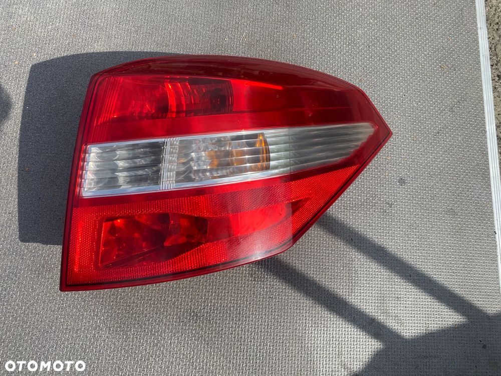 LAMPA TYŁ TYLNA PRAWA RENAULT LAGUNA 3 III 06070