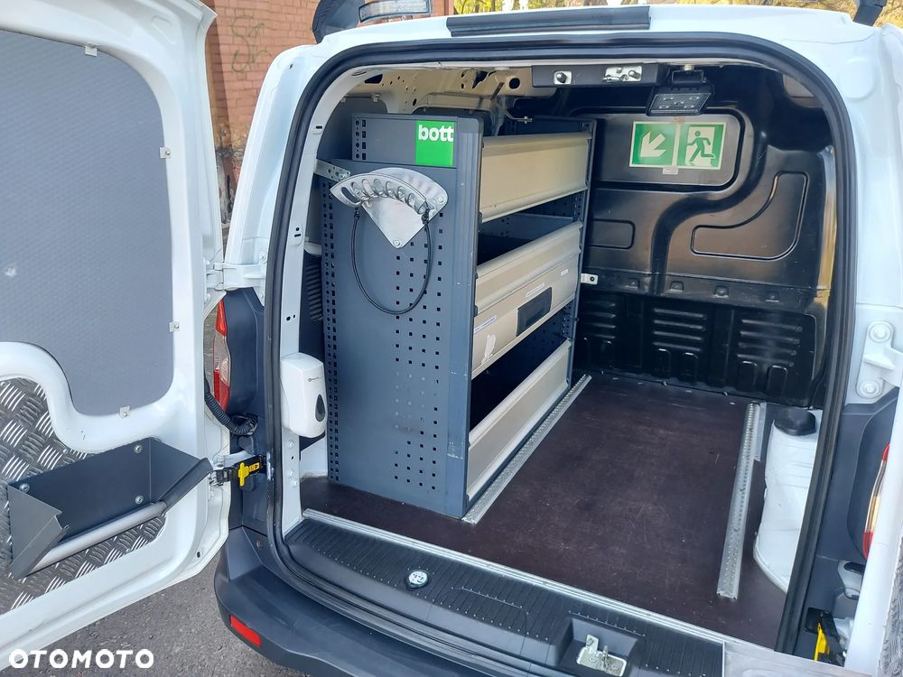 Ford COURIER - 14