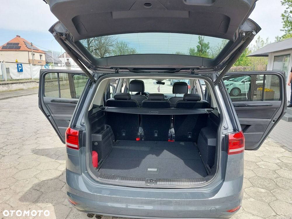Volkswagen Touran - 12