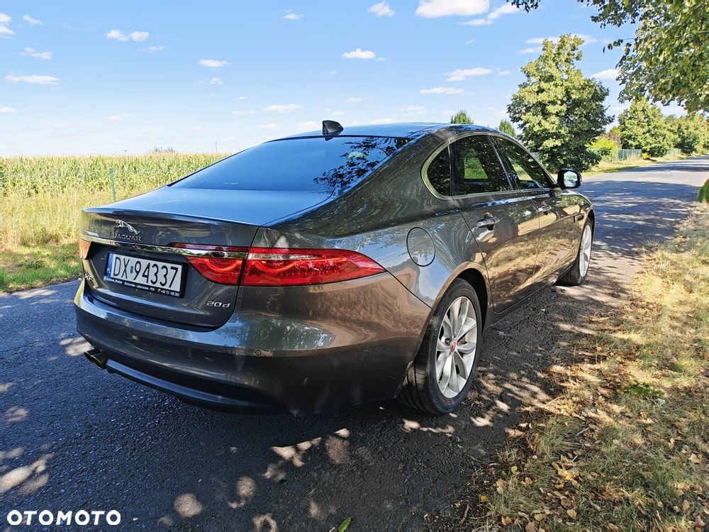Jaguar XF 20d Prestige - 4