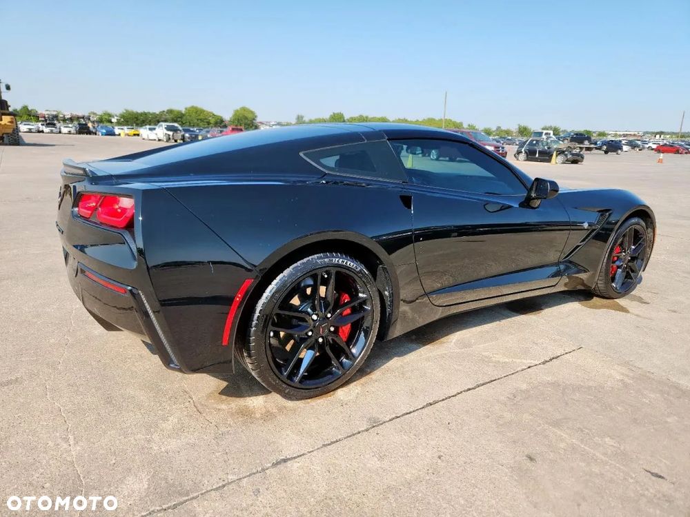 Chevrolet Corvette - 4