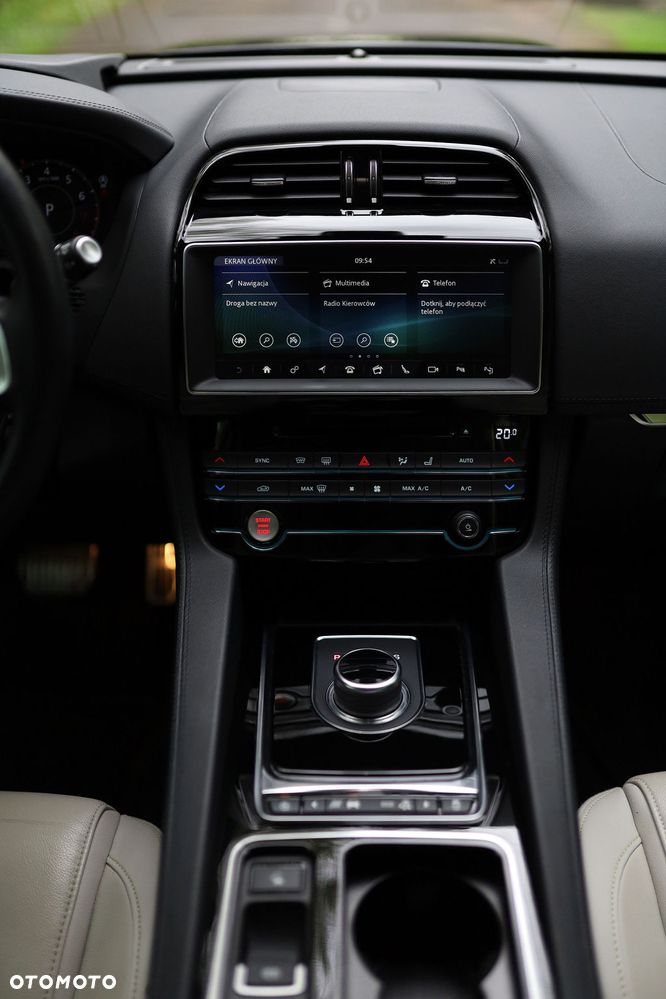 Jaguar F-Pace 25t AWD Prestige - 11