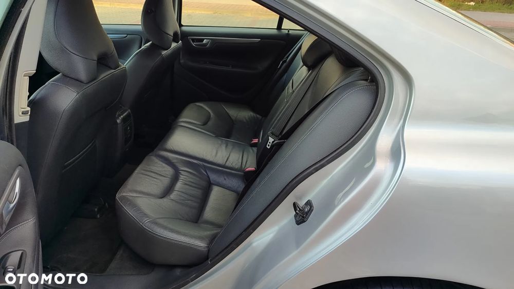 Volvo S60 D5 Kinetic - 25