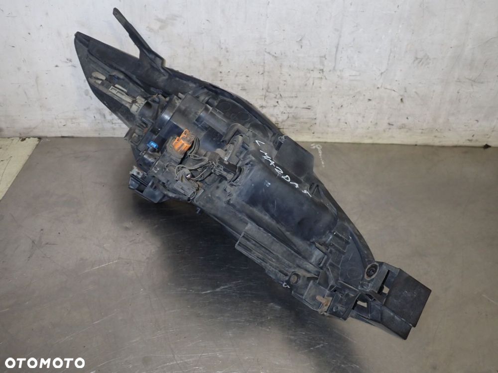 LAMPA LEWA PRZEDNIA SOCZEWKA MAZDA 5 2.0 - 4