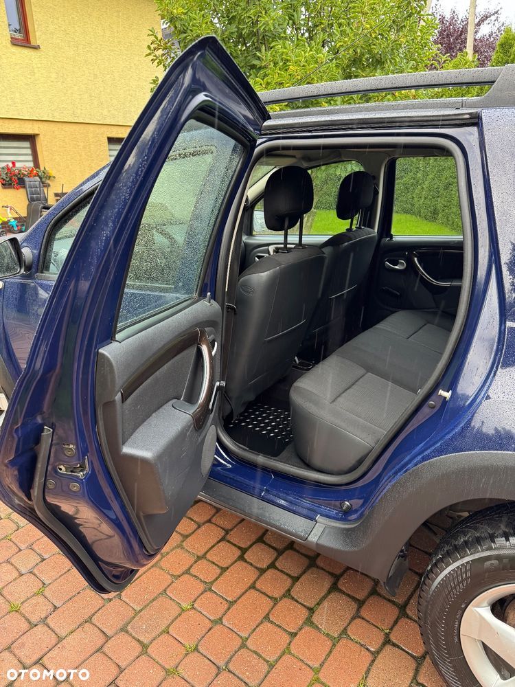 Dacia Duster 1.6 Laureate 4x4 - 11