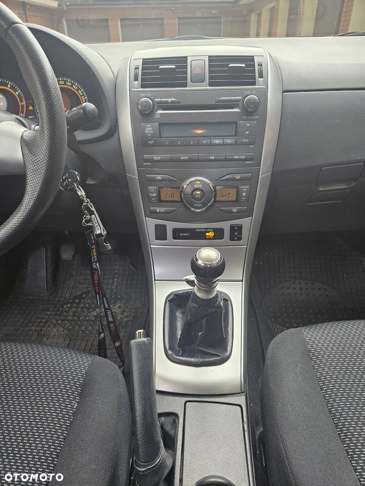 Toyota Corolla 1.6 Luna - 22