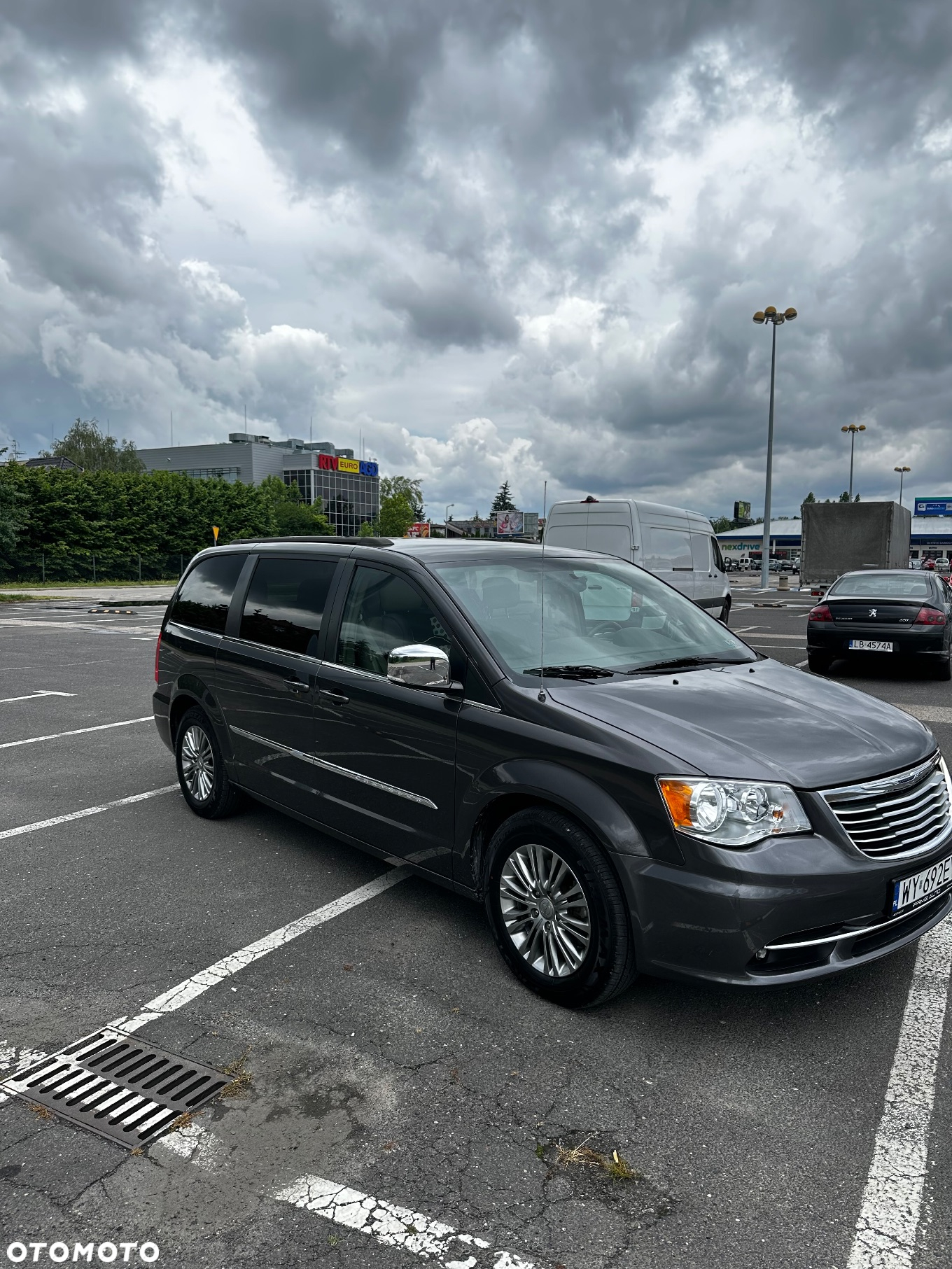 Chrysler Town & Country 3.6 Limited - 12