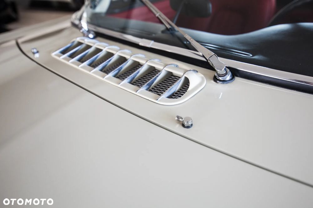 Volvo P1800 - 12