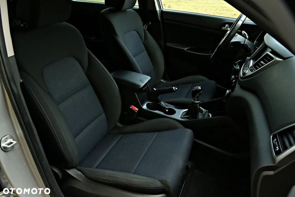 Hyundai Tucson 1.7 CRDI BlueDrive GO 2WD - 32