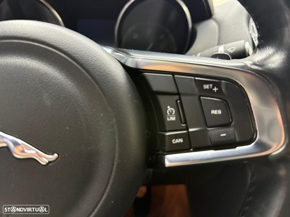 Jaguar XE 2.0 D R-Sport Aut. - 19