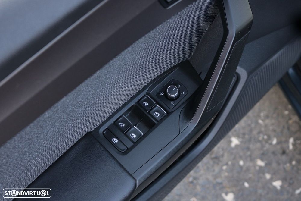 SEAT Leon 1.4 e-Hybrid Xcellence DSG - 33
