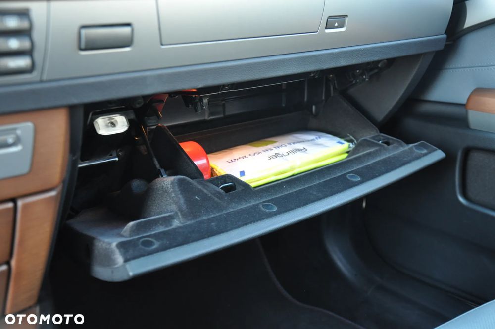 BMW Seria 7 740i - 26