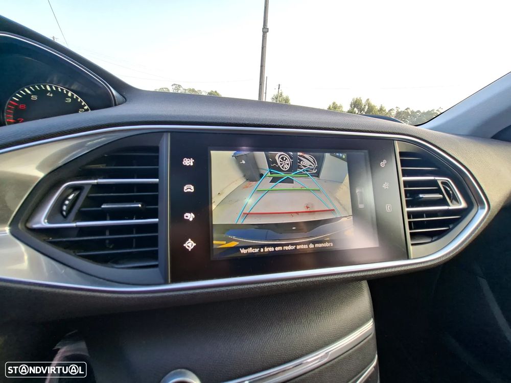 Peugeot 308 1.2 PureTech Allure EAT8 - 28