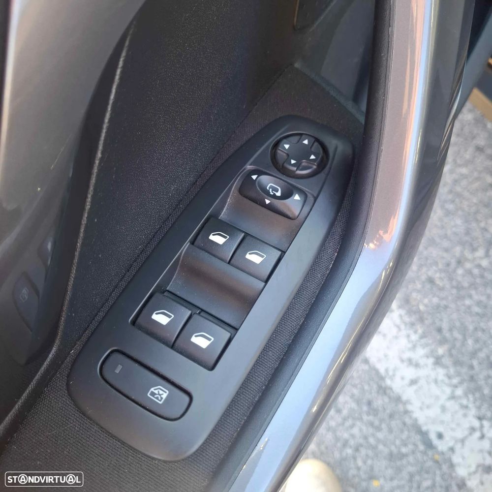 Peugeot 2008 - 4