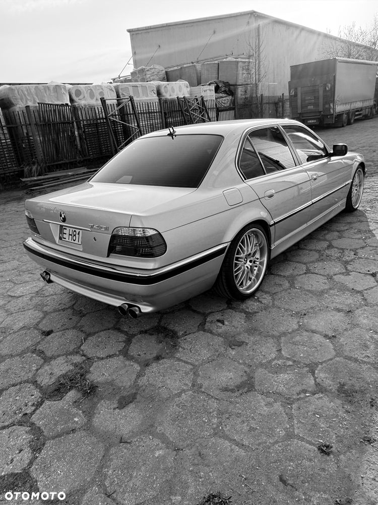 BMW Seria 7 740i - 11