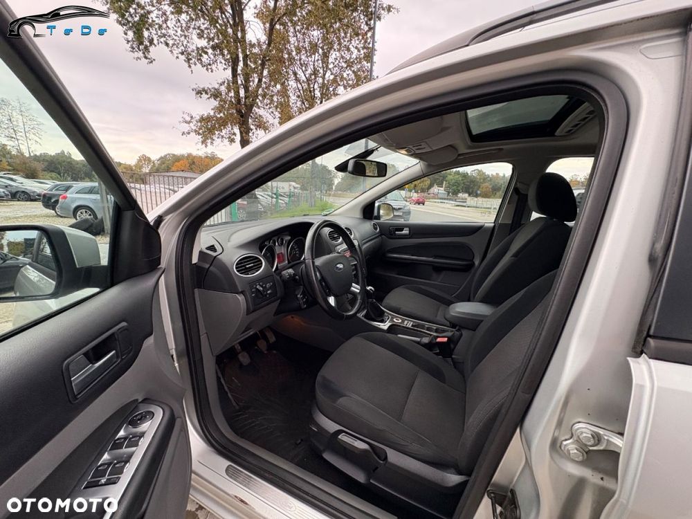 Ford Focus 1.8 FF Ghia - 16