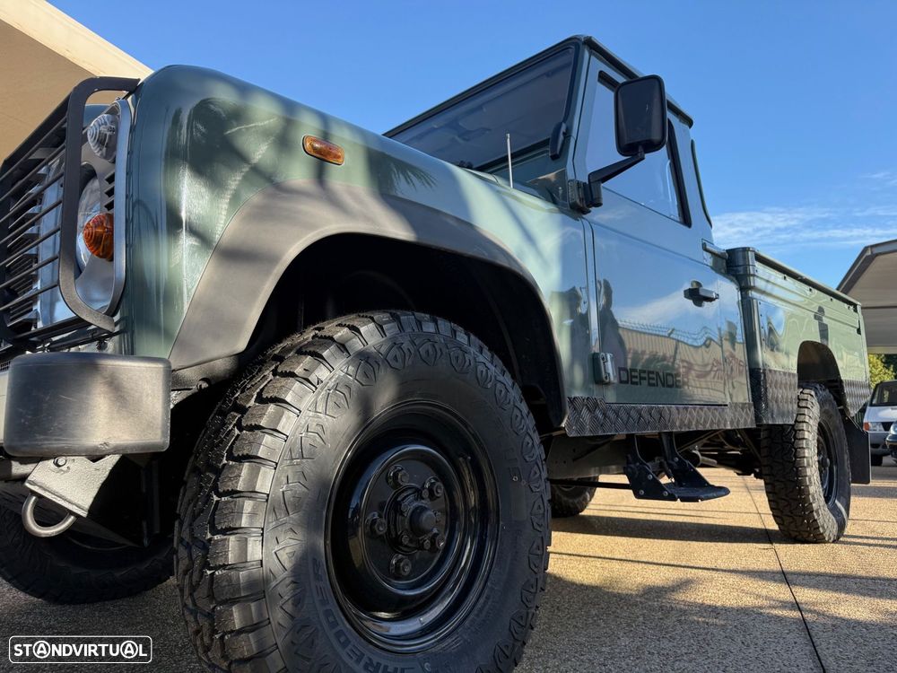 Land Rover Defender - 25