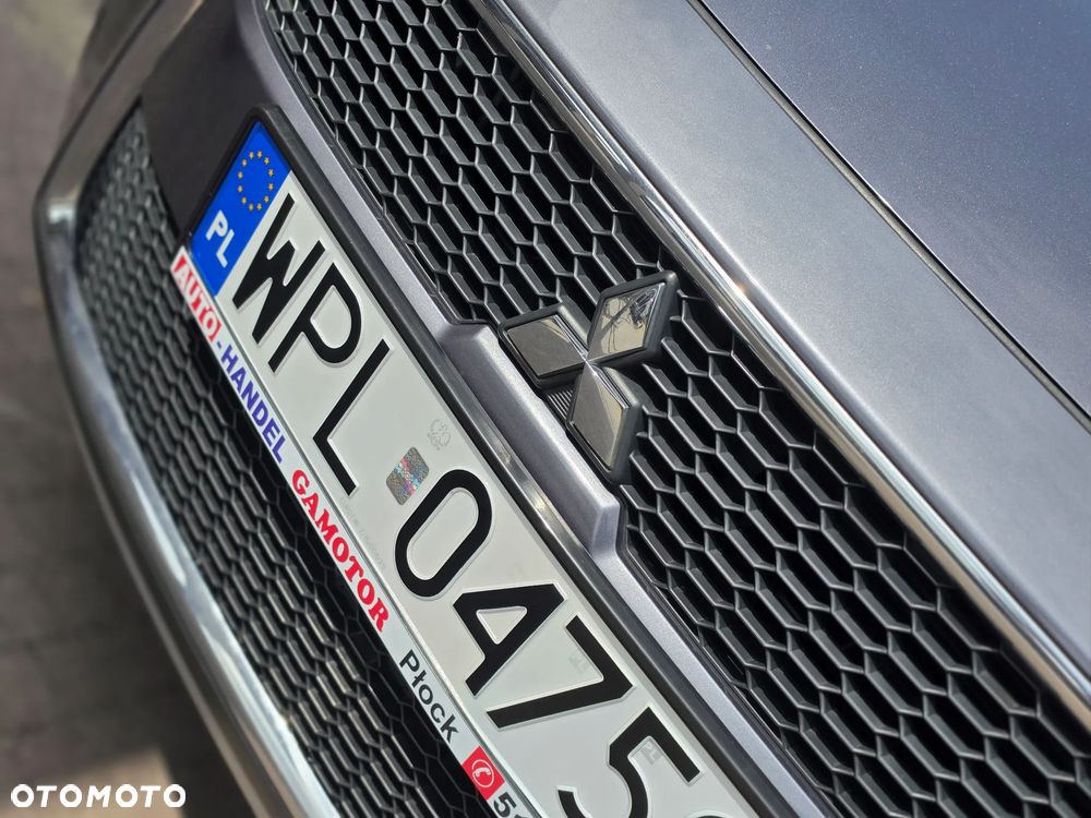 Mitsubishi Outlander - 2