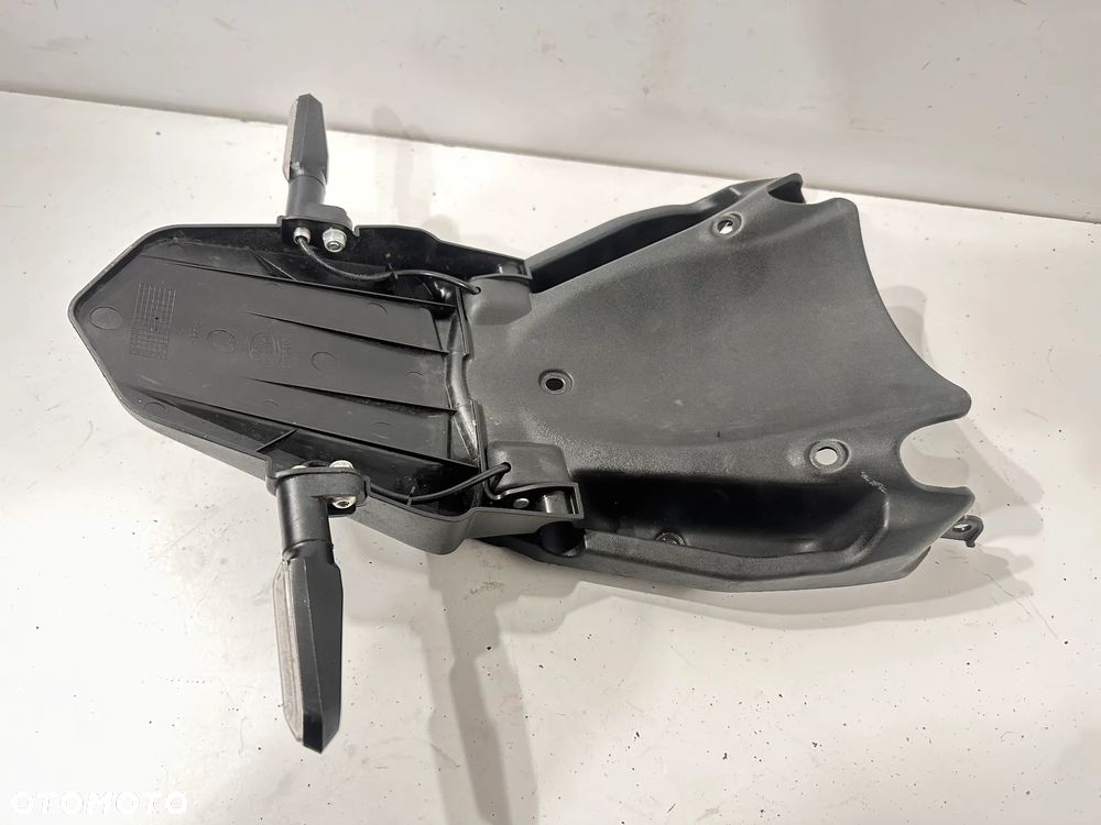 Błotnik tył lampa Mondial 125 HPS 20-23r. - 6