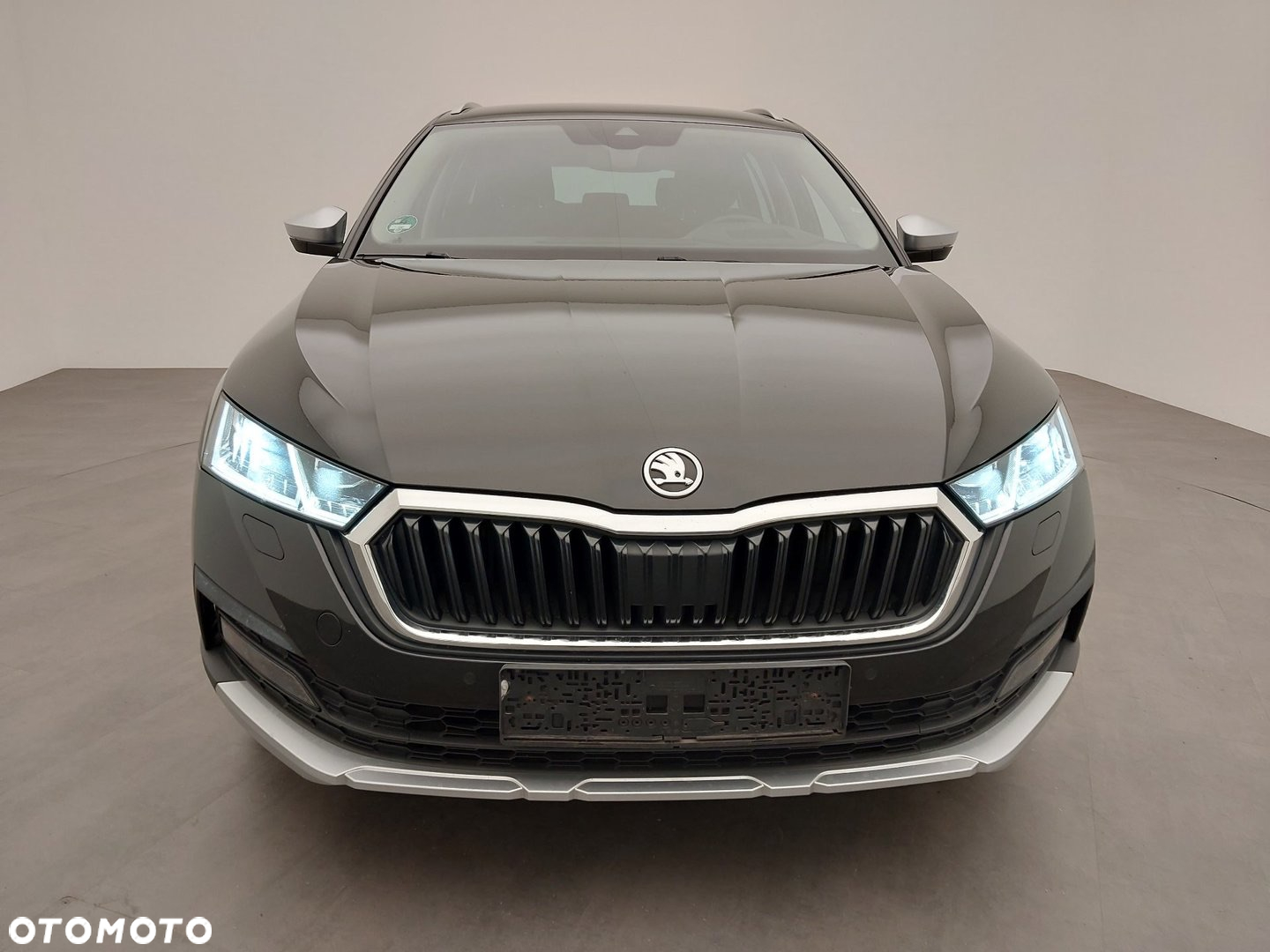 Skoda Octavia Combi 2.0 TDI DSG 4x4 Scout First Edition - 9