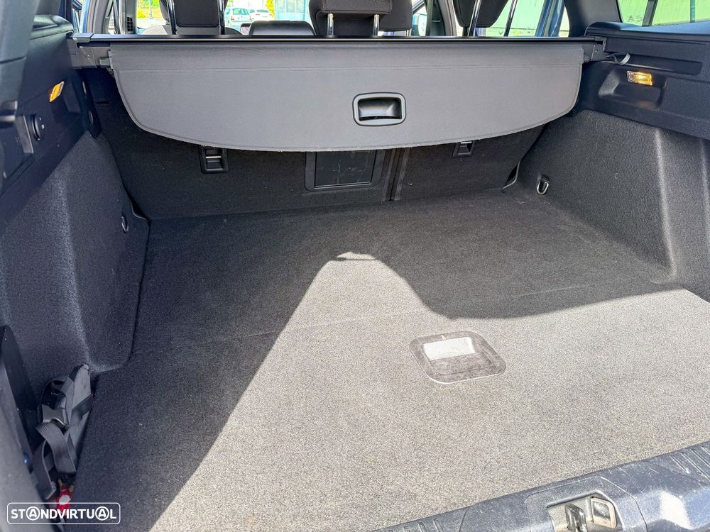 Ford Focus 1.0 EcoBoost S&S ST-LINE - 26