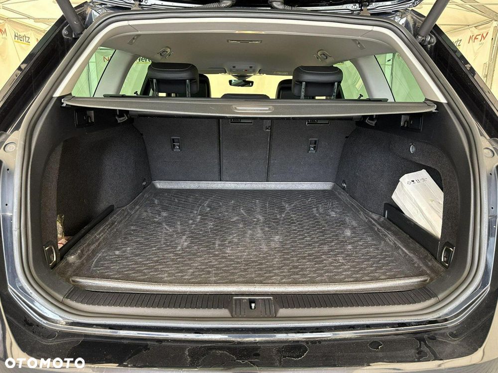 Volkswagen Passat - 20