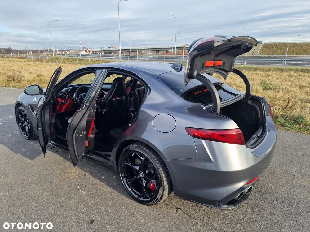 Alfa Romeo Giulia 2.9 V6 Bi-Turbo AT8 Quadrifoglio - 33