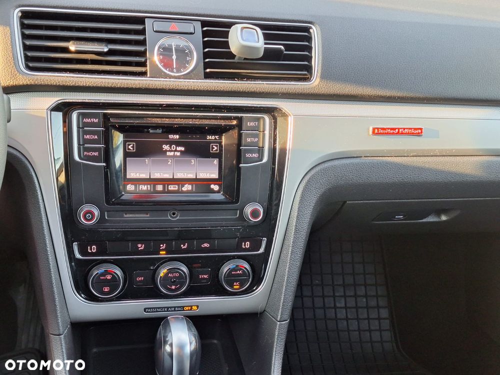 Volkswagen Passat - 11