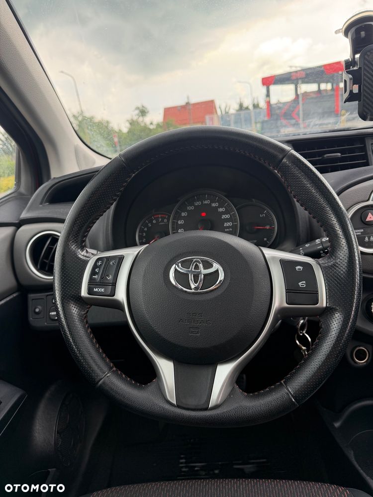 Toyota Yaris 1.33 Premium - 18