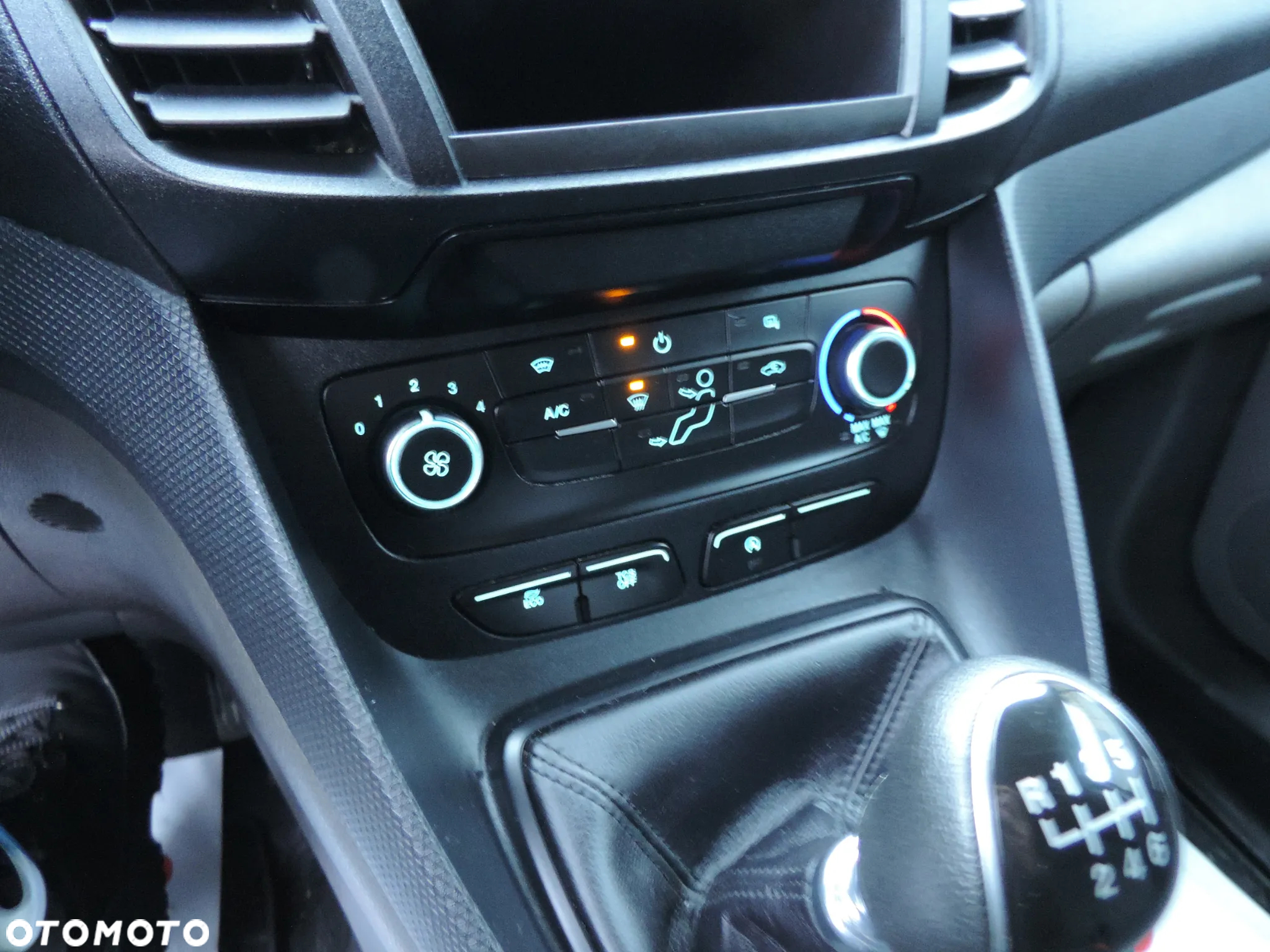 Ford Transit Connect - 14