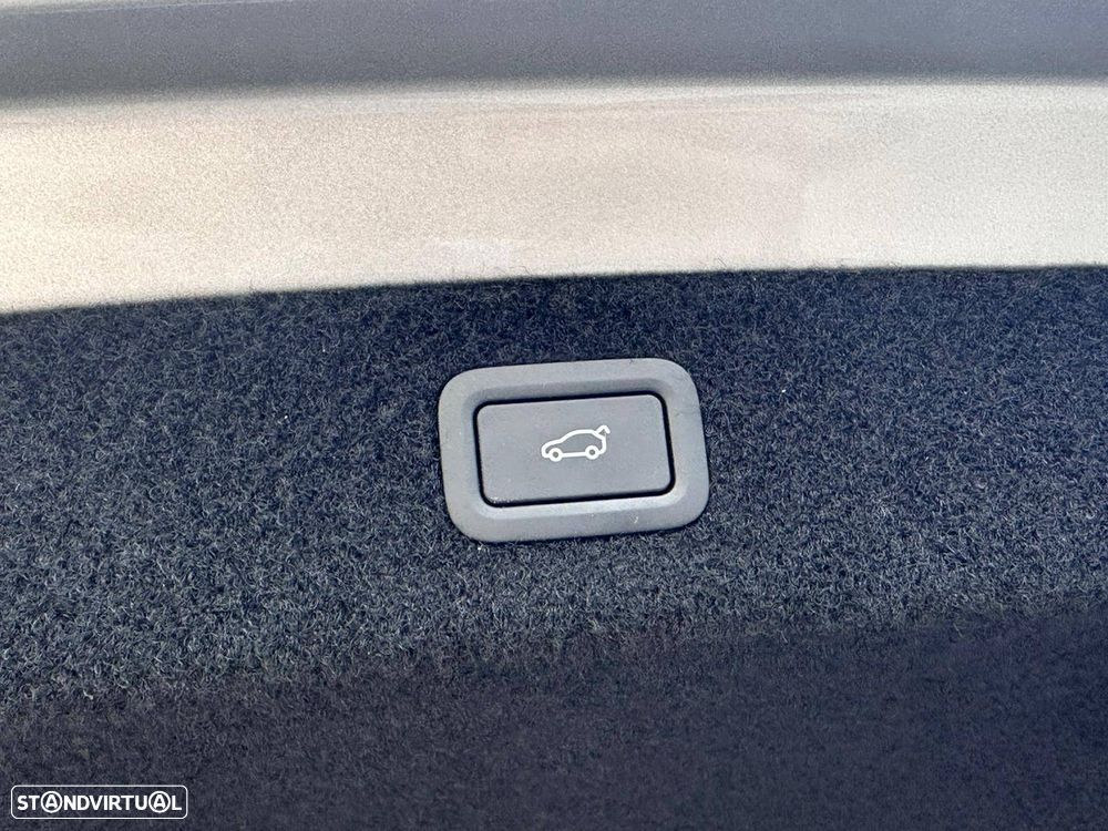 Xpeng P7i 86.2 kWh Long Range + Premium Cockpit - 8