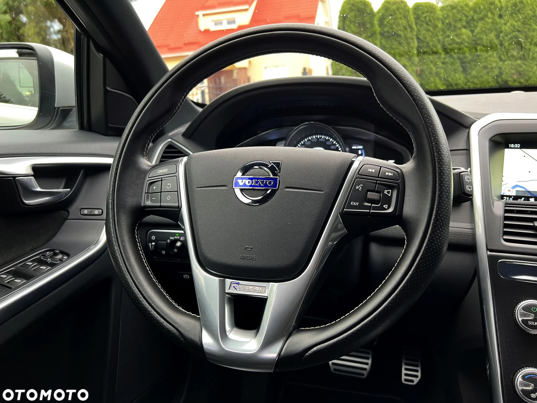 Volvo XC 60 D4 R-Design - 29