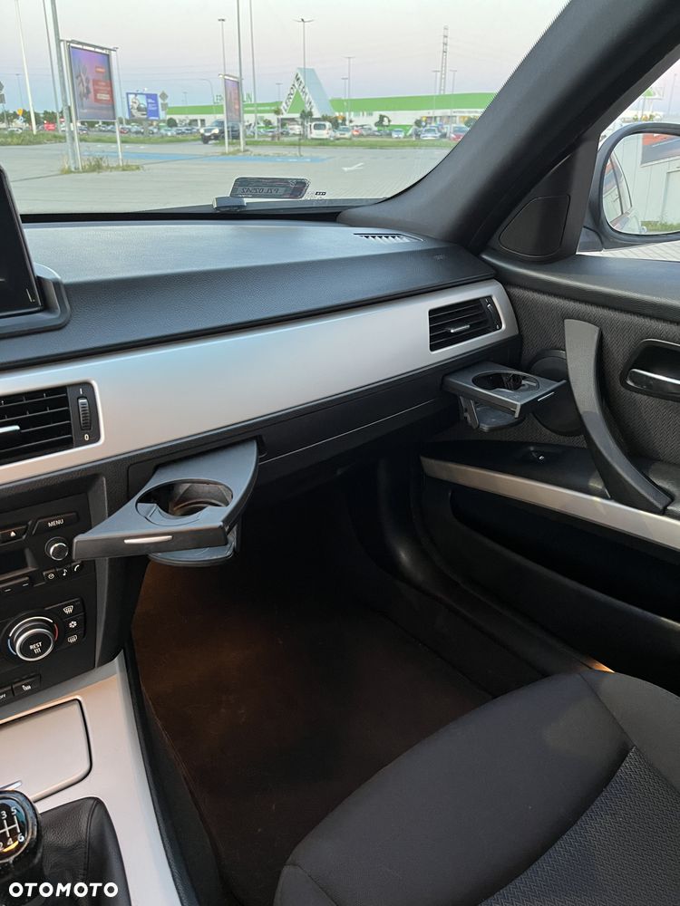 BMW Seria 3 318i - 8