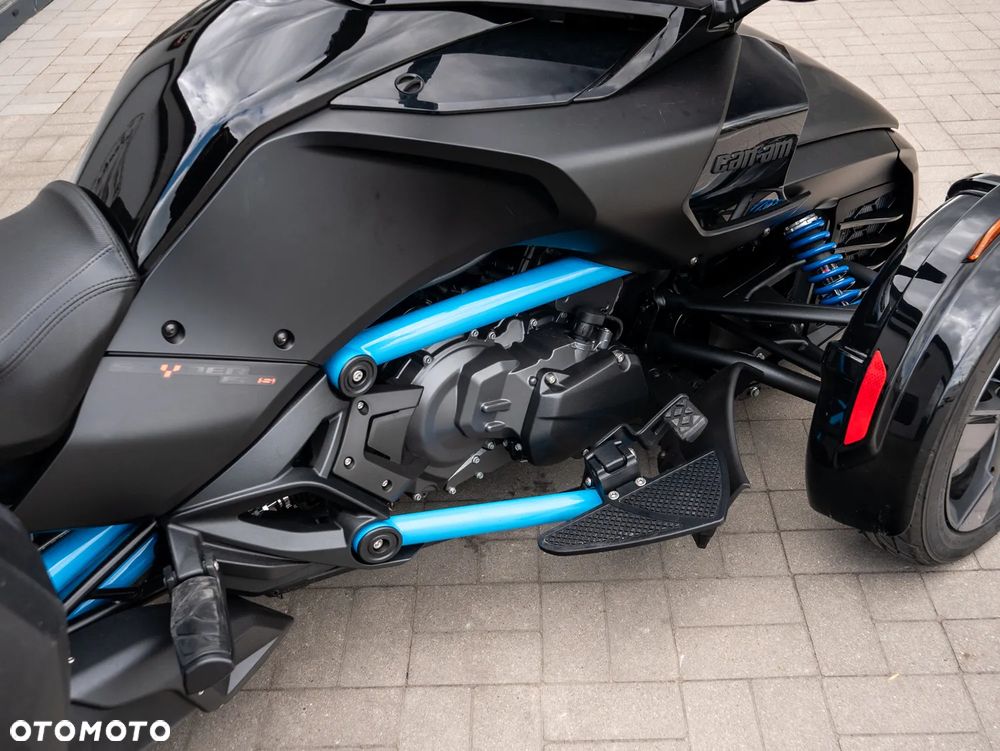 Can-Am Spyder - 22