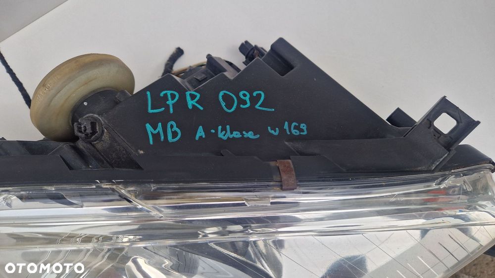 MERCEDES A-KLASA W169 LAMPA PRZÓD PRZEDNIA PRAWA EUROPA A1698200661 - 2