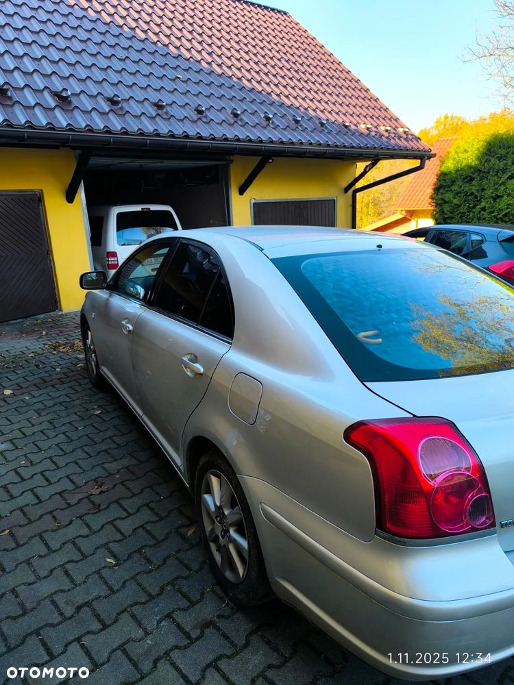 Toyota Avensis 1.8 VVT-i Sol - 3