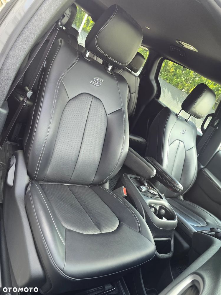 Chrysler Pacifica - 37