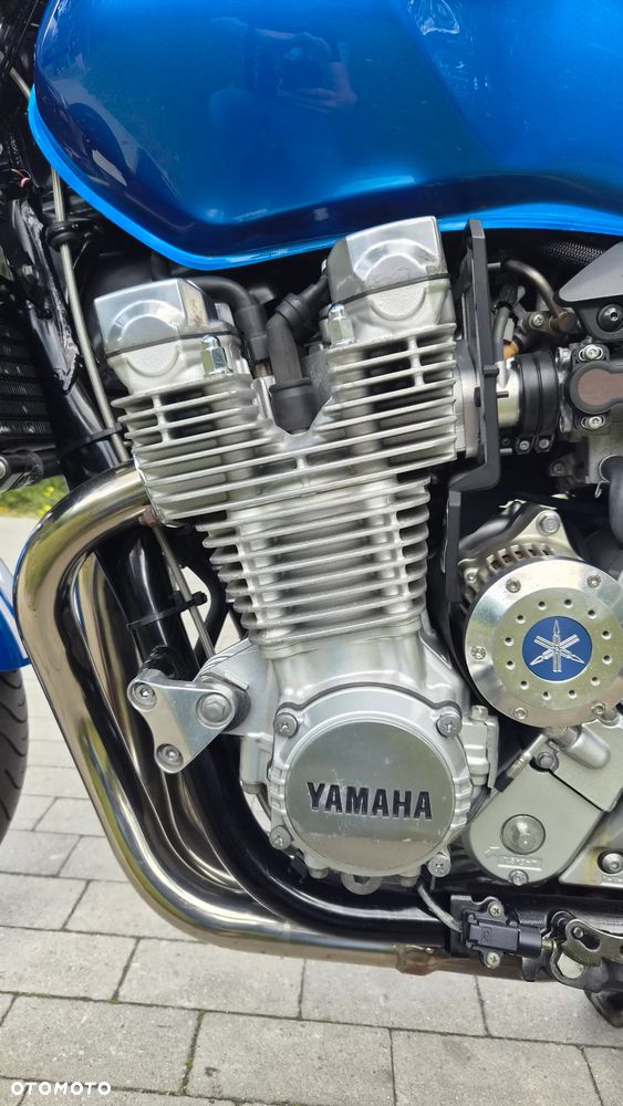 Yamaha XJR - 18