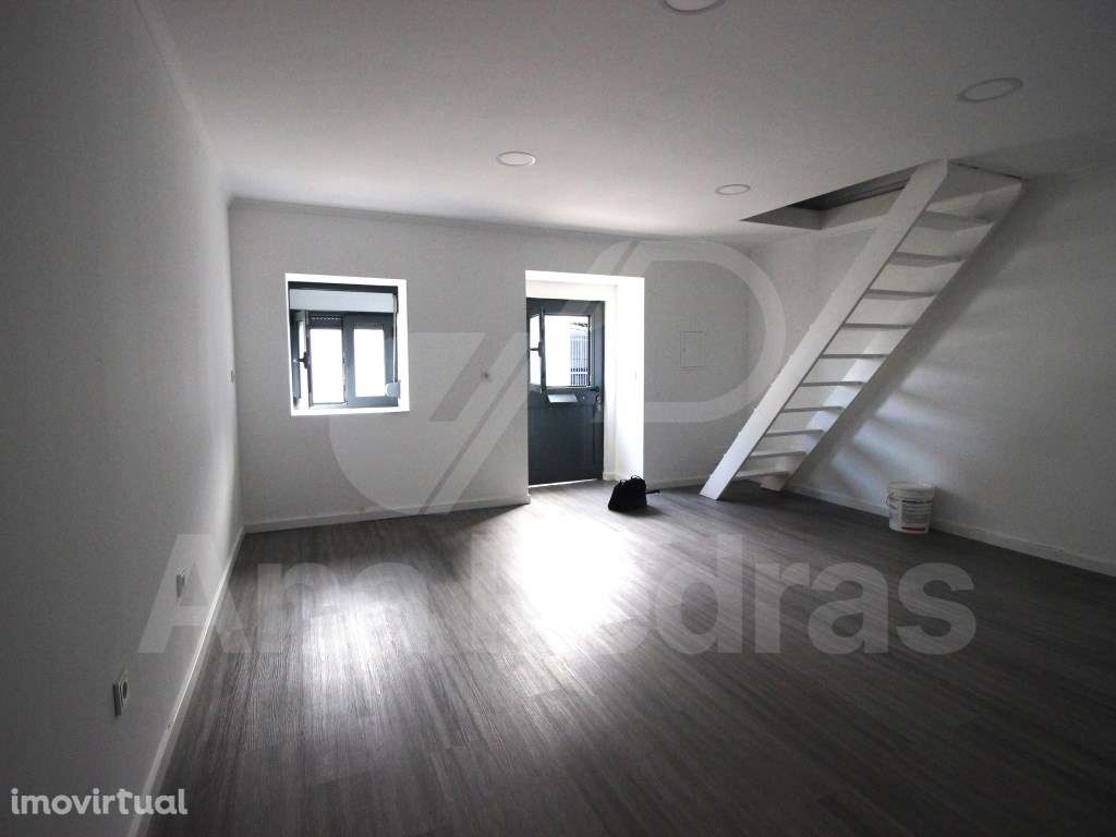 Moradia T2 +1
 Totalmente Reconstruída em Sarilhos Pequenos - Moita - Grande imagem: 5/16