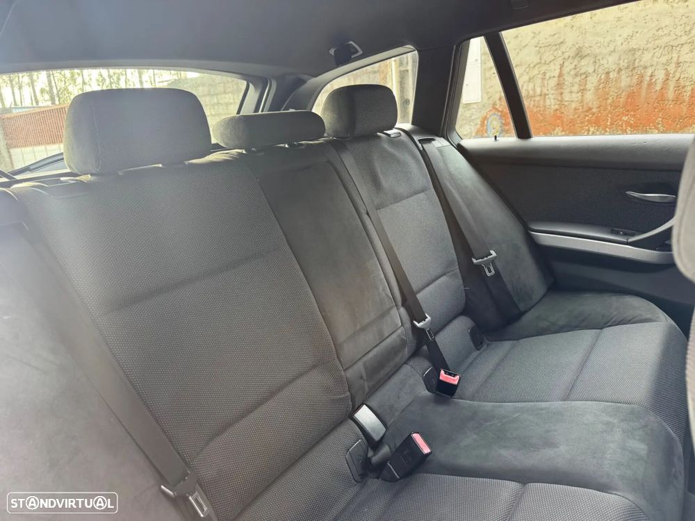 BMW 320 d Pack M - 38