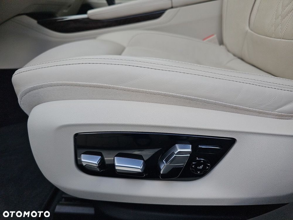 BMW Seria 7 - 27