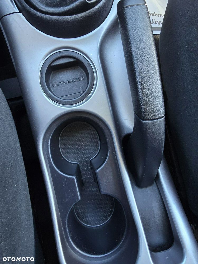 Mitsubishi Outlander - 25