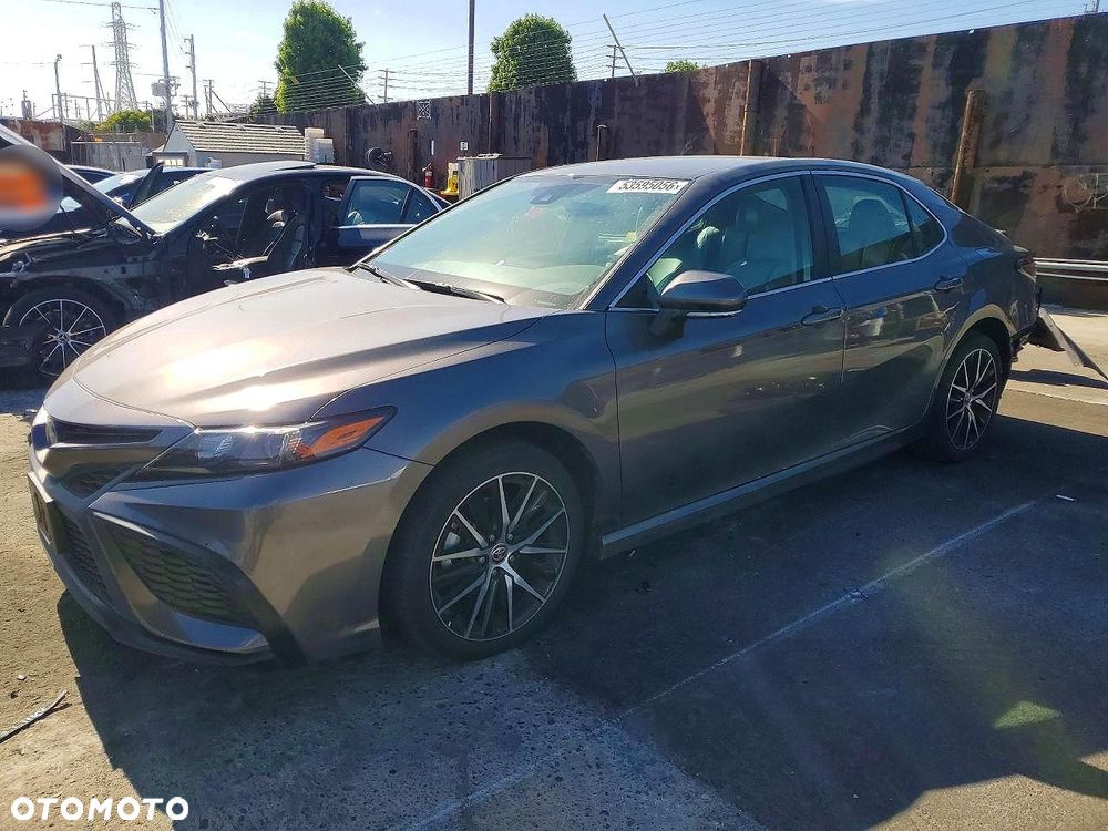 Toyota Camry - 2