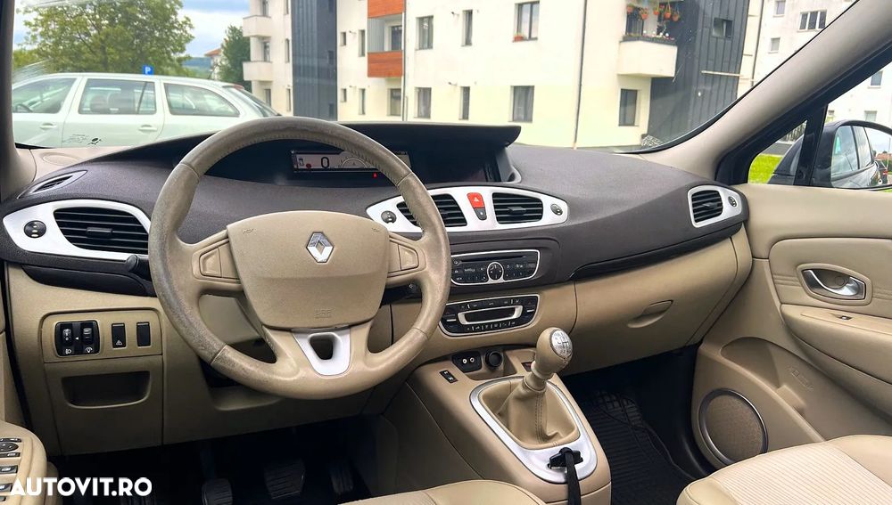 Renault Scenic - 8