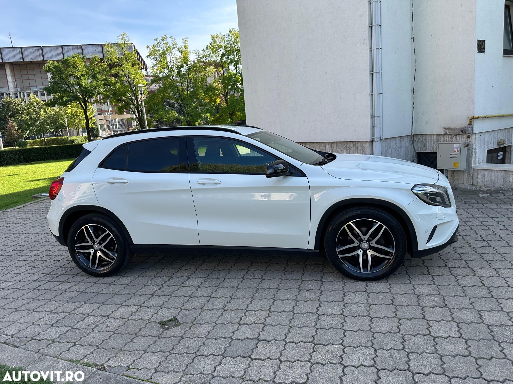 Mercedes-Benz GLA - 9