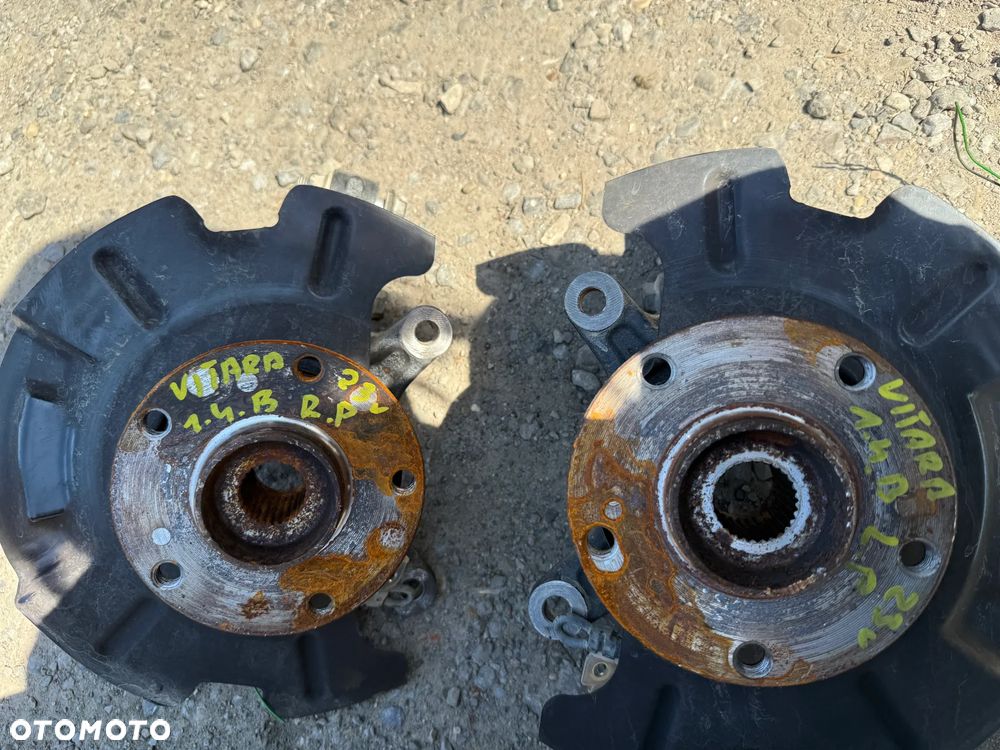 Zwrotnica Suzuki Vitara III 1.4 hyb 2023r prawa OE - 2