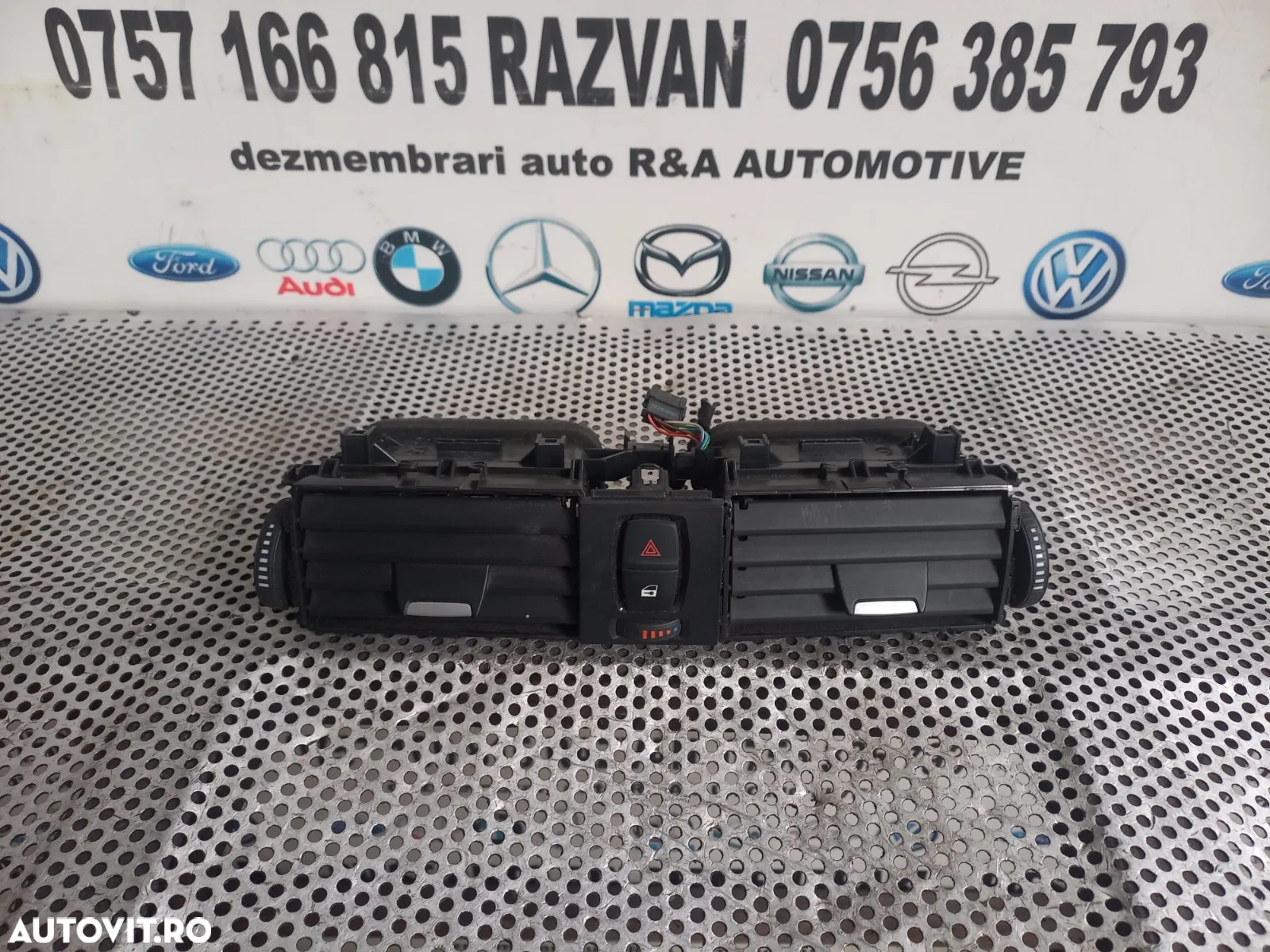Grile Grila Ventilatie Bord Centrala Bmw F30 F31 320 D Motor N47D20D - Dezmembrari Arad - 6