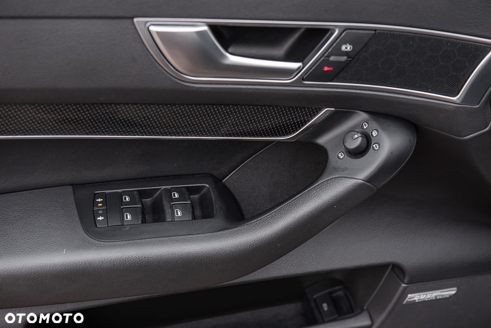 Audi S6 Avant Standard - 16