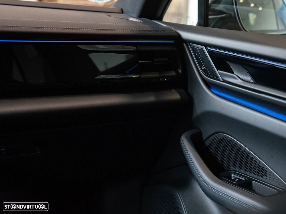 Porsche Macan Electric - 36