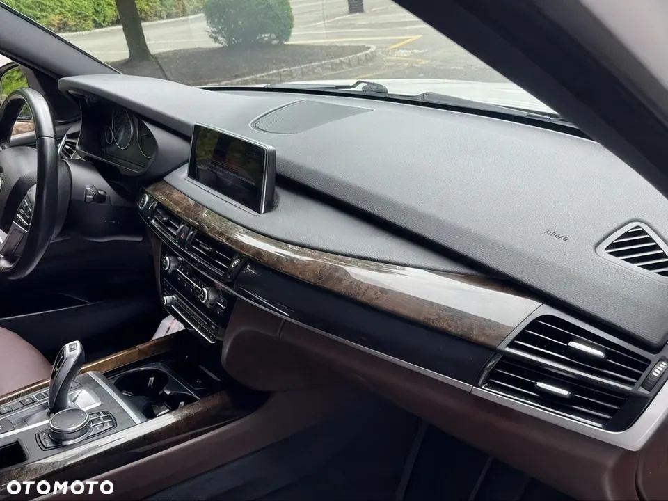 BMW X5 xDrive35i - 24